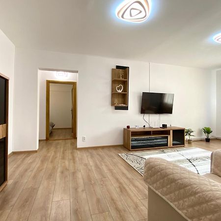 Kronstadt Apartment - Pet Friendly Brasov Exterior photo