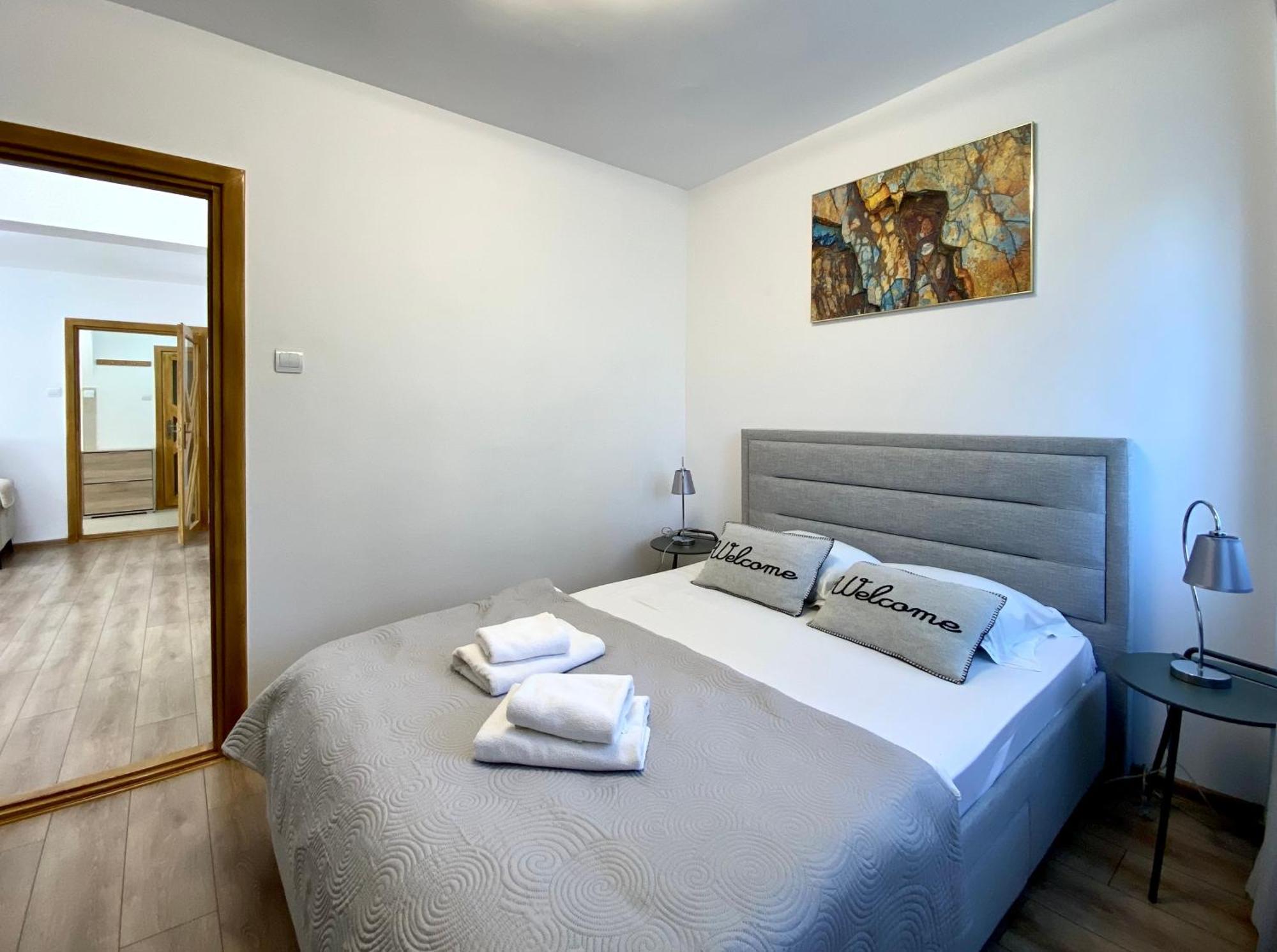 Kronstadt Apartment - Pet Friendly Brasov Exterior photo