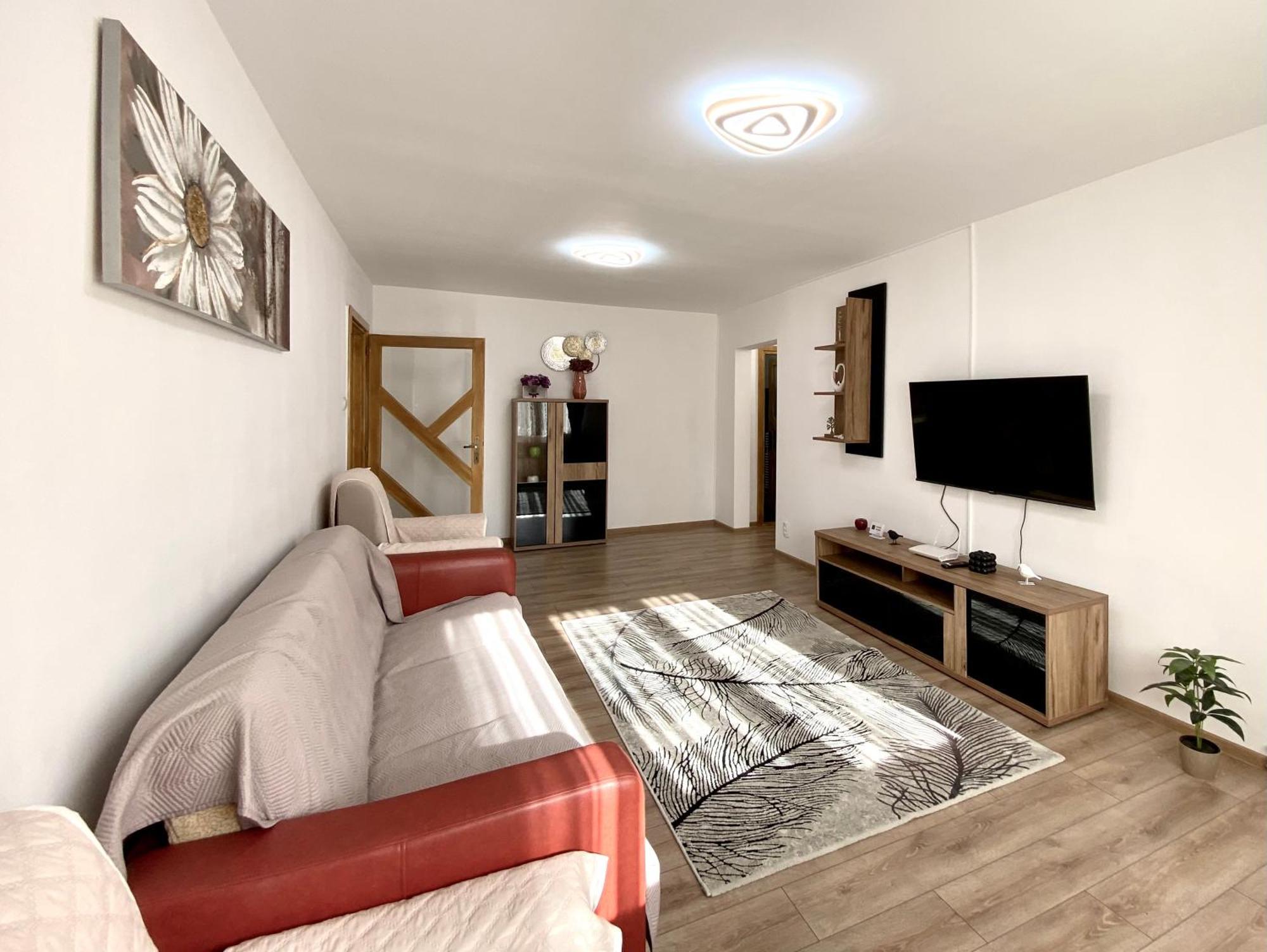 Kronstadt Apartment - Pet Friendly Brasov Exterior photo
